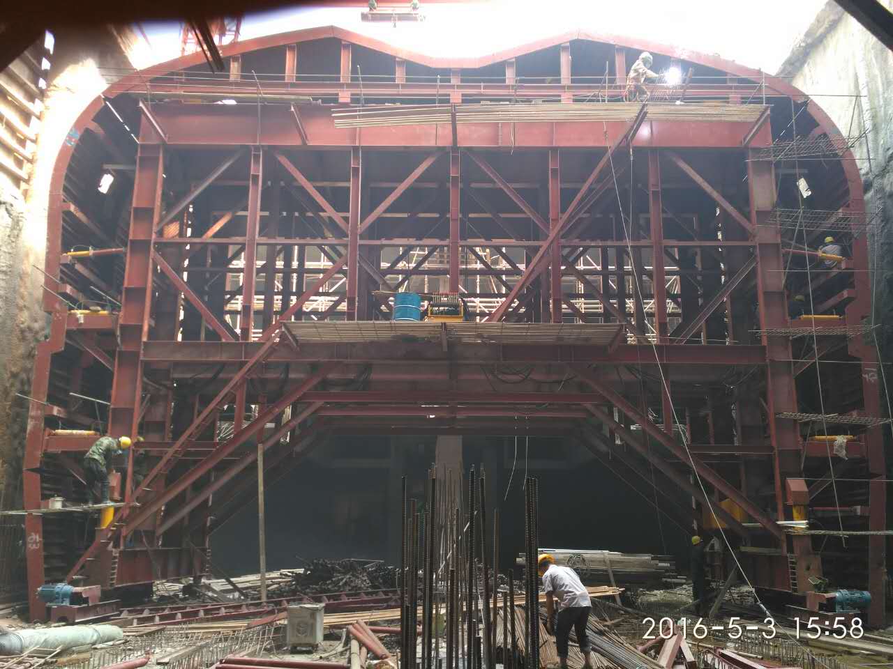 洛陽(yáng)高飛公司生產(chǎn)的貴陽(yáng)地鐵站臺(tái)臺(tái)車開(kāi)始投入使用